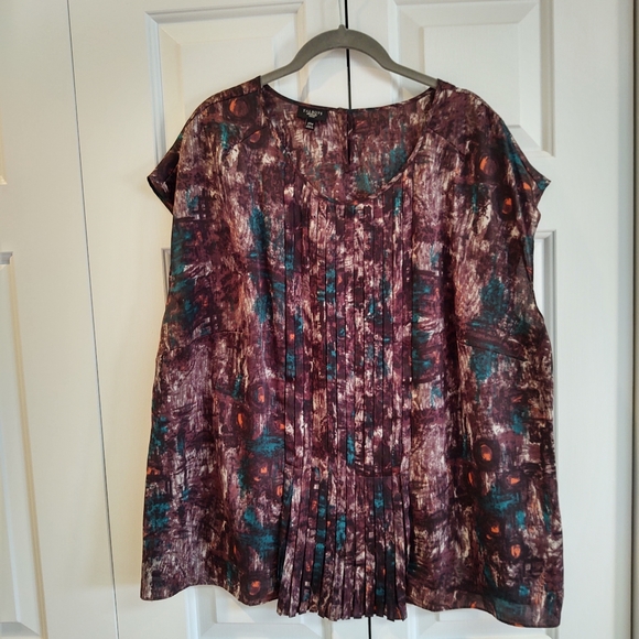 🎃Talbots sleeveless pleated front top